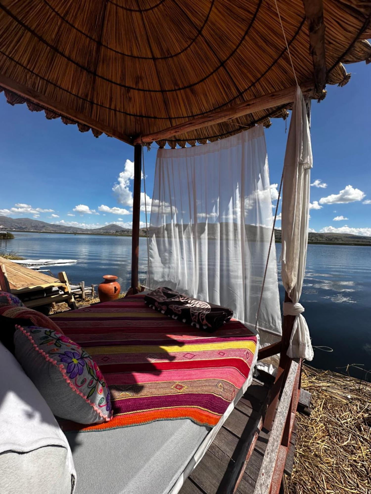 Uros Waliski Lodge Puno Exterior photo