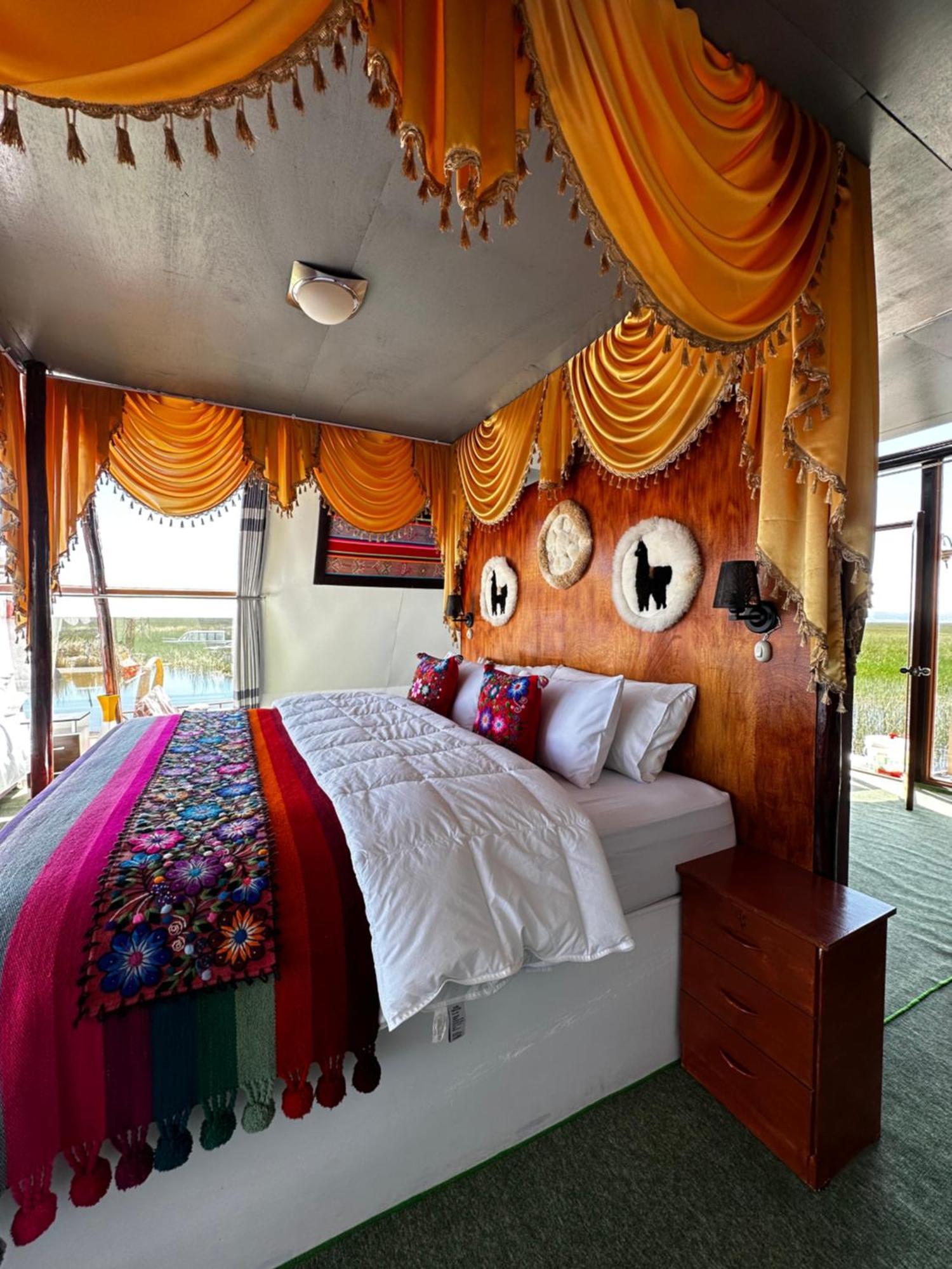 Uros Waliski Lodge Puno Exterior photo
